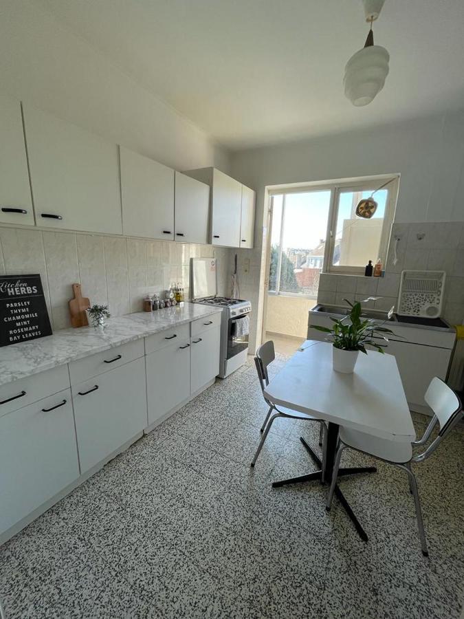 Appartement Dans Un Beau Quartier à Anderlecht *